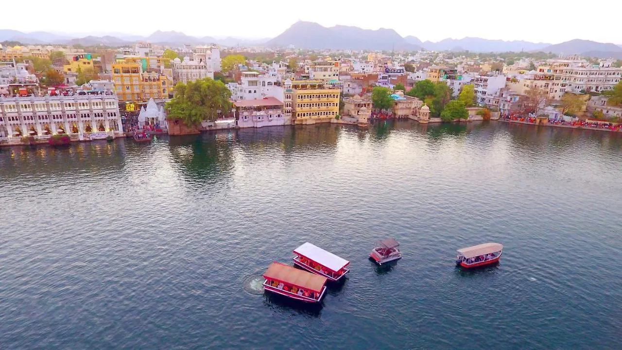Sarovar - Lake Facing Boutique Hotel On Lake Pichola Udaipur