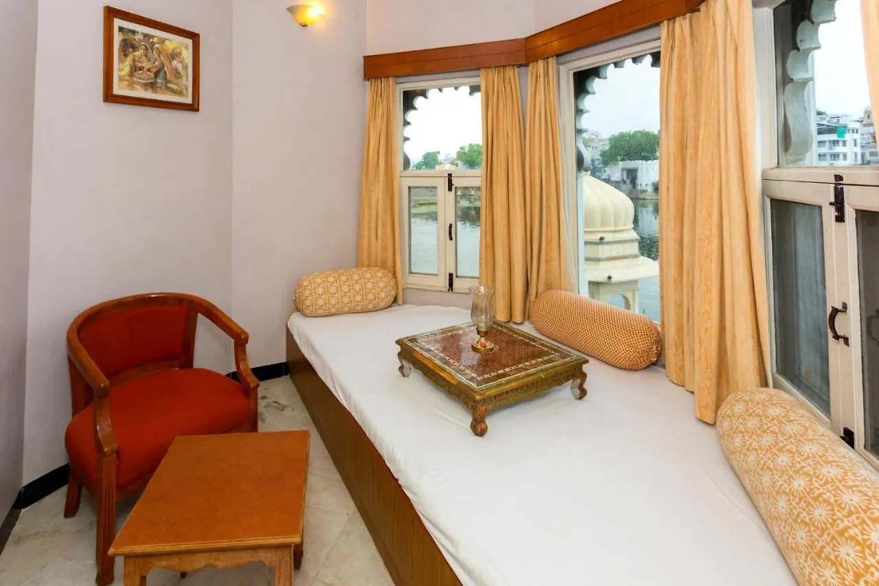 Sarovar - Lake Facing Boutique Hotel On Lake Pichola Udaipur India