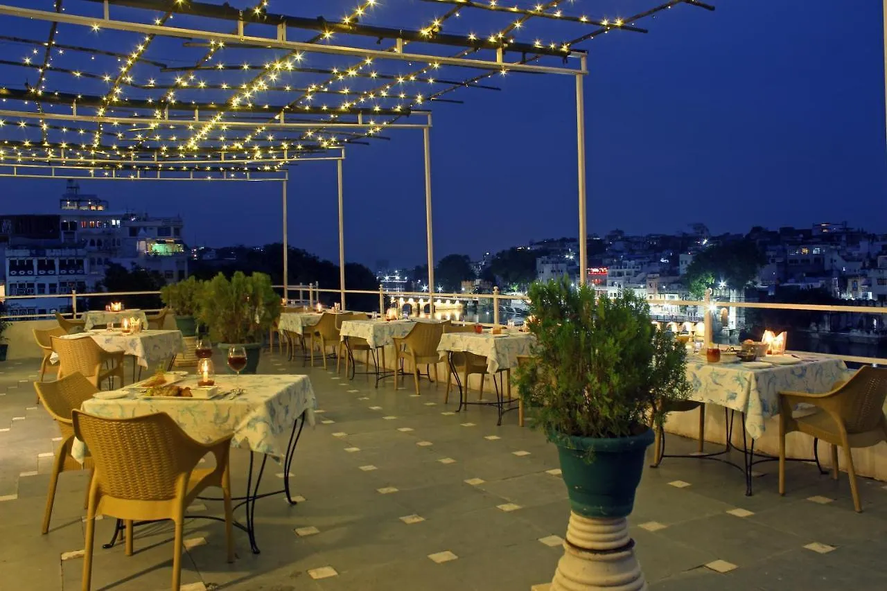 Sarovar - Lake Facing Boutique Hotel On Lake Pichola Udaipur 3*,