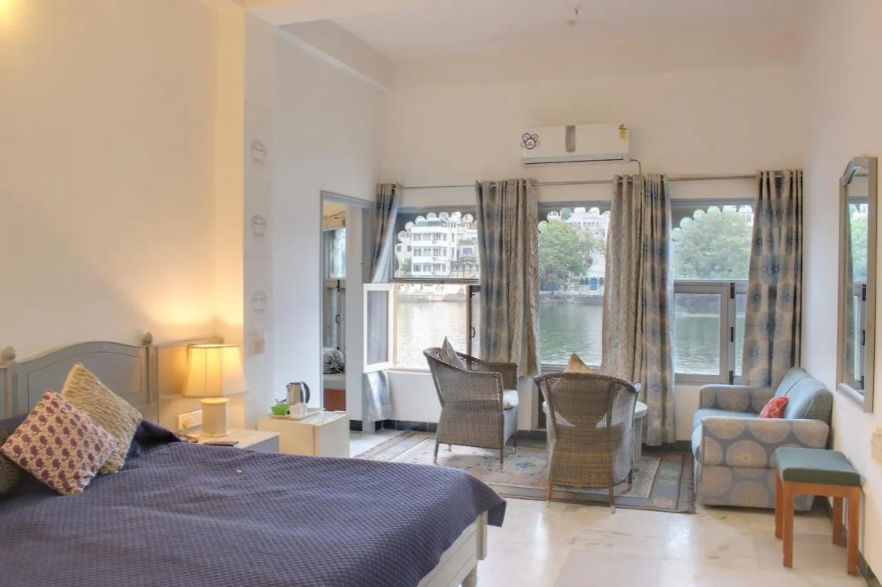 Sarovar - Lake Facing Boutique Hotel On Lake Pichola Udaipur