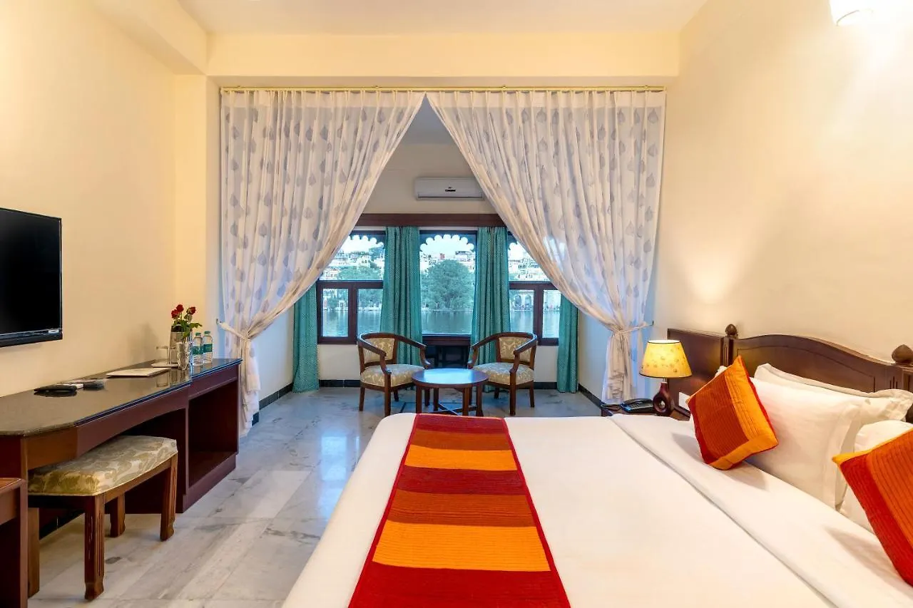 Sarovar - Lake Facing Boutique Hotel On Lake Pichola Udaipur
