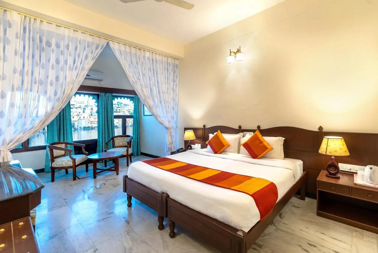 Sarovar - Lake Facing Boutique Hotel On Lake Pichola Udaipur