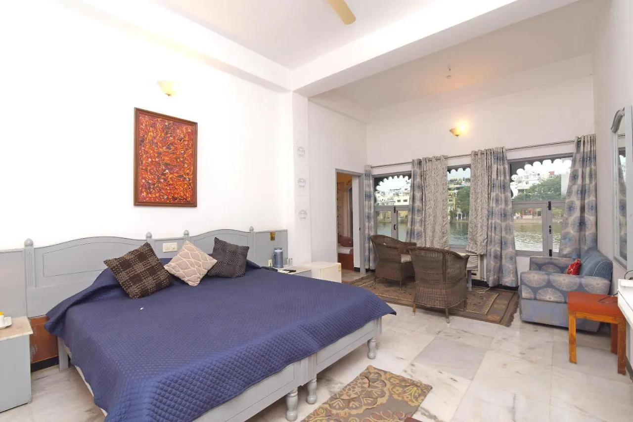 Sarovar - Lake Facing Boutique Hotel On Lake Pichola Udaipur