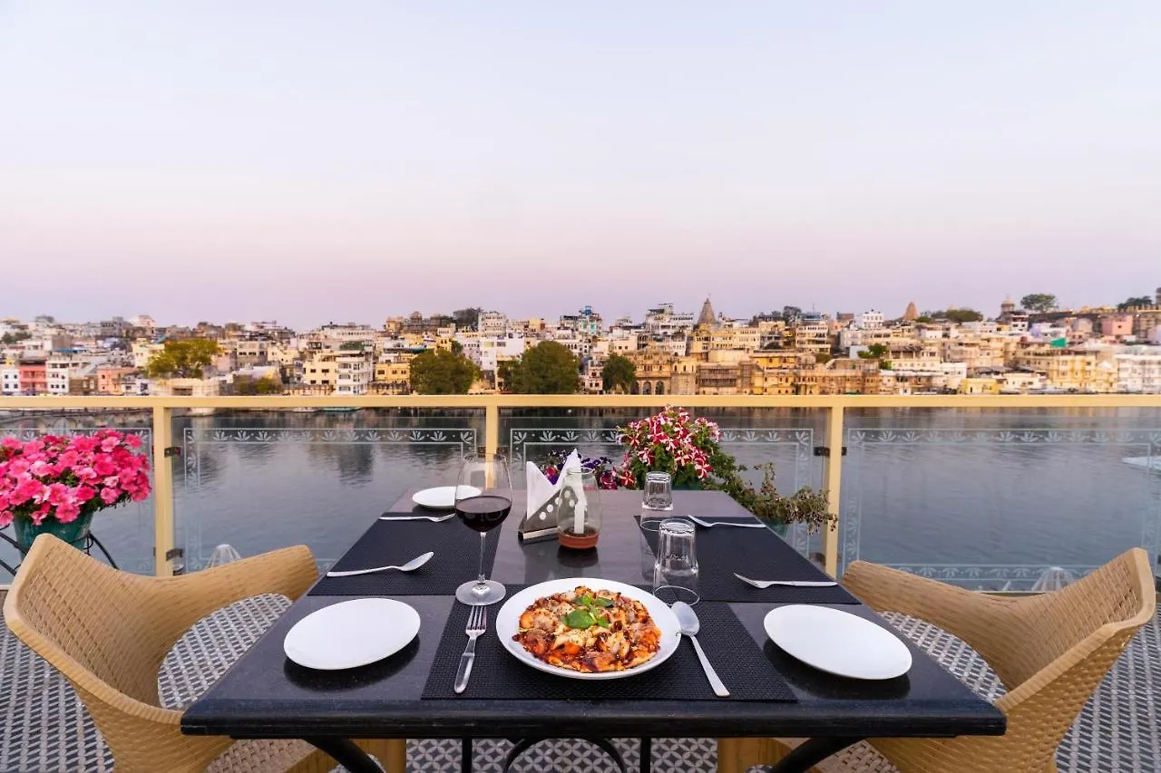 Sarovar - Lake Facing Boutique Hotel On Lake Pichola Udaipur