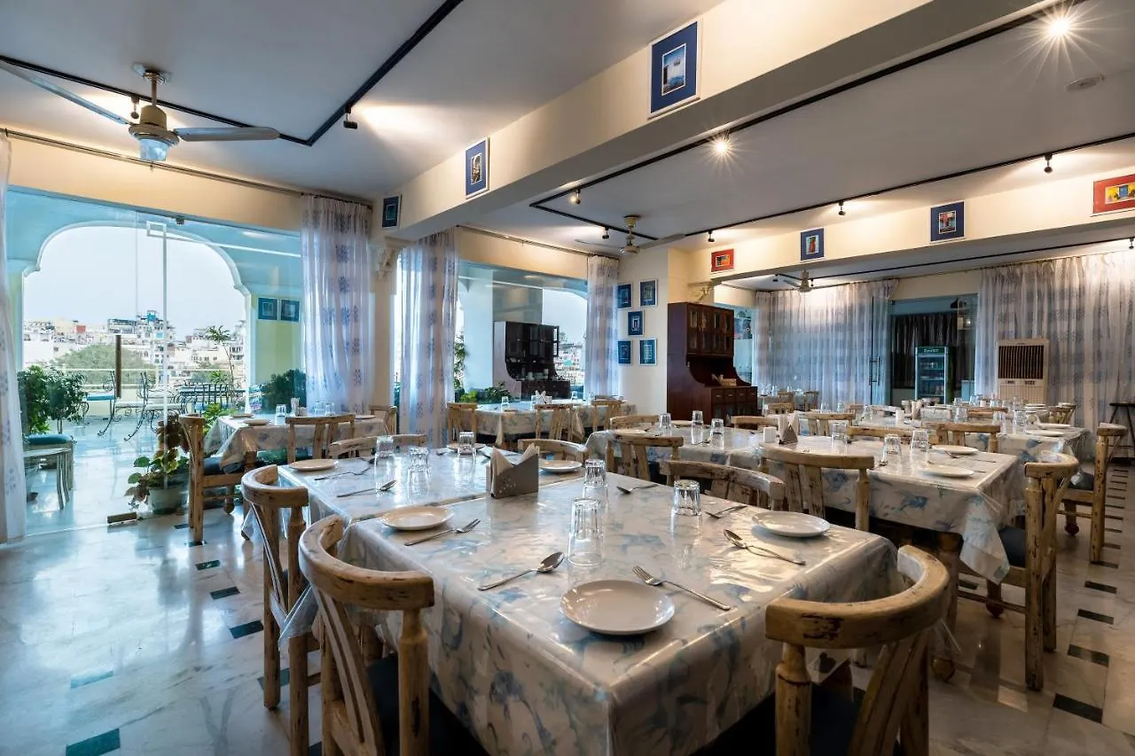 Sarovar - Lake Facing Boutique Hotel On Lake Pichola Udaipur