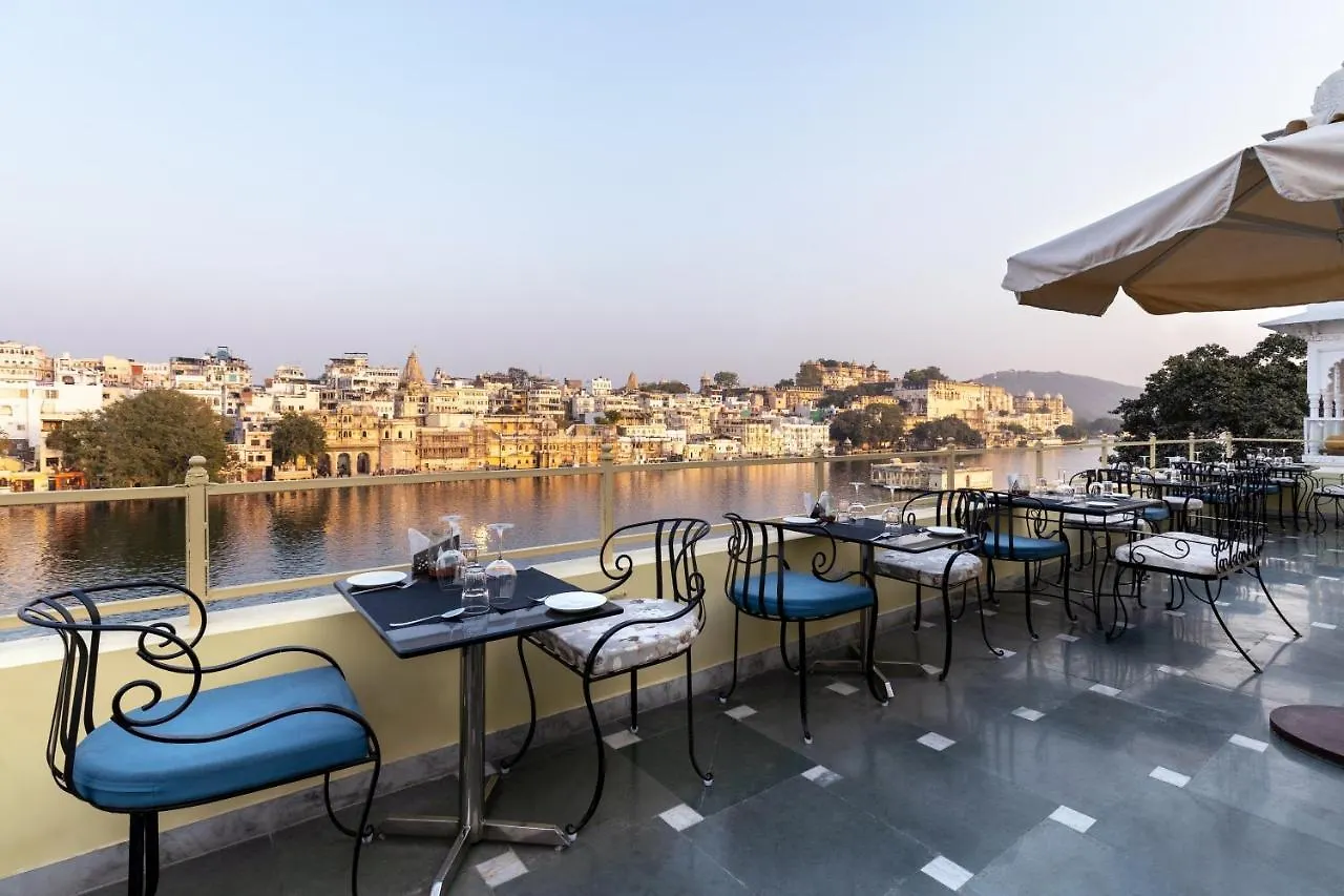 Sarovar - Lake Facing Boutique Hotel On Lake Pichola Udaipur 3*,